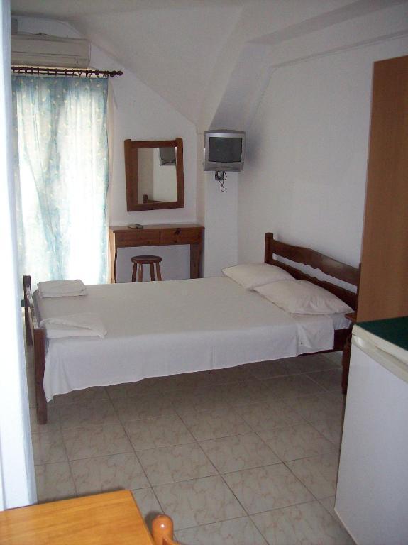 Petros Studios Poros  Rum bild